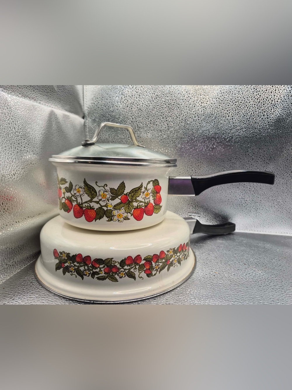 Retro Sheffield Strawberries n’ Cream Vintage Enamelware Pot & Pan Set